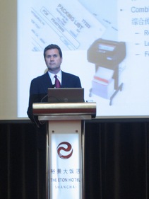 普印力销售高级副总裁James McWilson在新闻发布会上